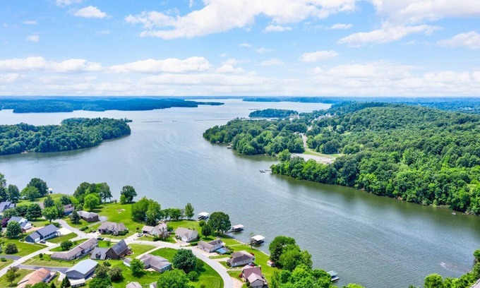 Eddyville Cabin | Family, Friends, and Lake Views @ "All Decked Out"