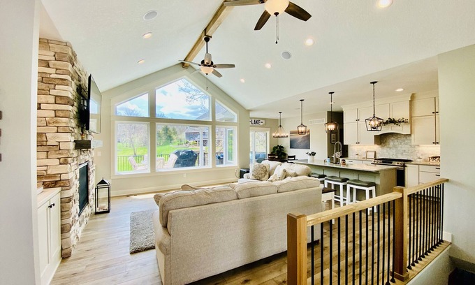 Panora House | Family fun in brand new lake front home on beautiful Lake Panorama