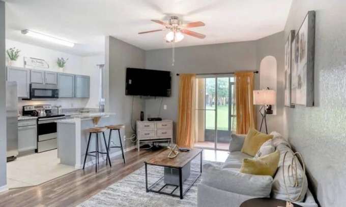 Regal Palms House | Family Fun Near Disney,4 bedroom Home w/wifi, Game Room & Pools.