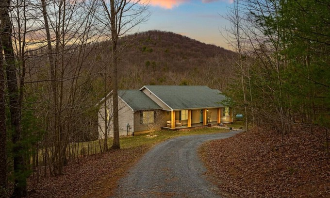 Luray House | Family Getaway at Cross Mountain