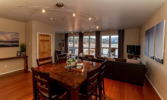 Juneau House | Family Getaway in Juneau, Alaska: Unforgettable Ocean and Mountain Views