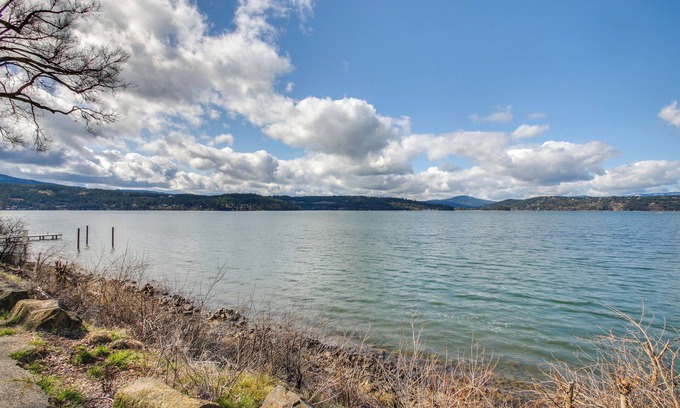 Coeur d'Alene House | Family Home 6 Mi to Dtwn CDA: Lake & Sunset Views!