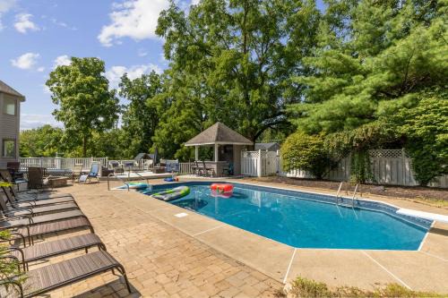 Amherst House | Family Paradise - Pool Theater Games Galore