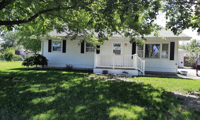 Lacarne House | Family/pet friendly 3 bdrm home Sleep 6 fish cleaning area and boat parking
