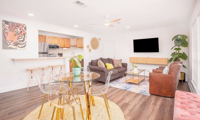 Auburn Condo | Family & Pet Friendly, Location Style & Comfort *3BR/2BA Walk To Everything