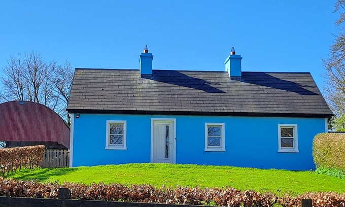 Logboy Cottage | Family & Pet Friendly Restored Cottage in East Mayo with 4* Bord Failte Award