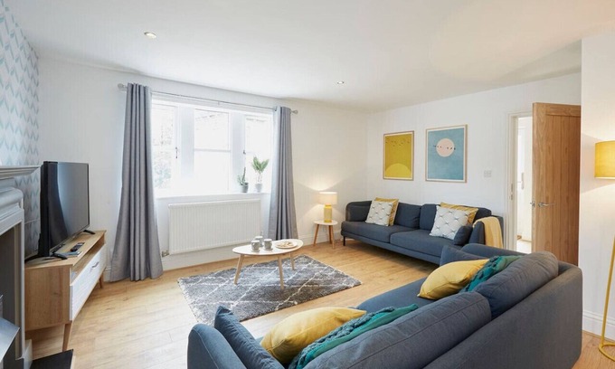 Halifax House | Family + Pets | Garden | 300 Mbps | Halifax 8 min