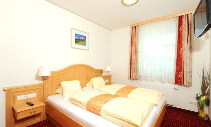 Aigen im Ennstal Bed & Breakfast | Family room, shower, WC, comfort - Kirchenwirt Aigen