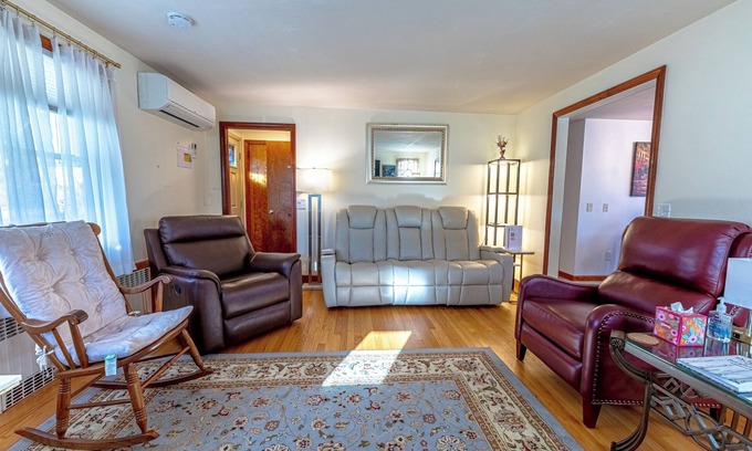 Middletown House | Family Stays: Middletown, CT