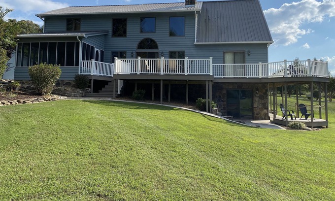 Vonore Cottage | Family Vacation on the Lake!! Private Dock Plus Game Room!
