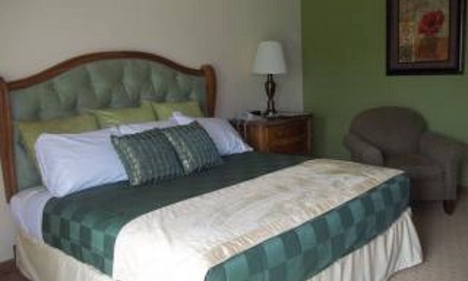 Mishicot Condo | Fantastic resort close to Lake Michigan beaches and 30 minutes from Green Bay