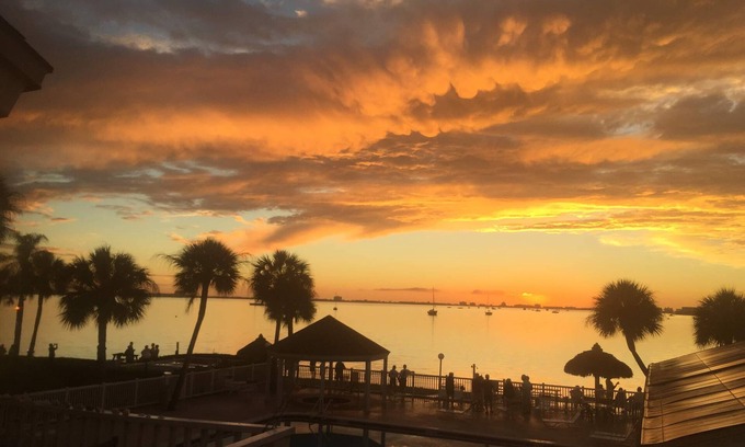 Bayview Condo | Fantastic views of the sunset