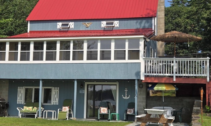 Winnisquam House | Fantastic Winnisquam lakefront home in Tilton!