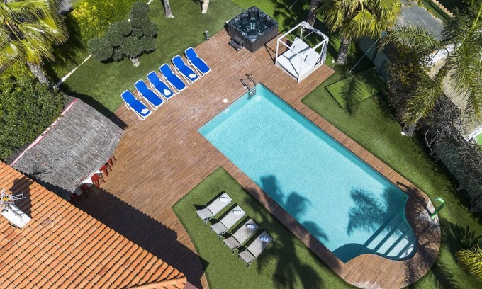 Chiva Ski Chalet | Fantasy Villa Valencia: Airport & Circuit Ricardo Tormo