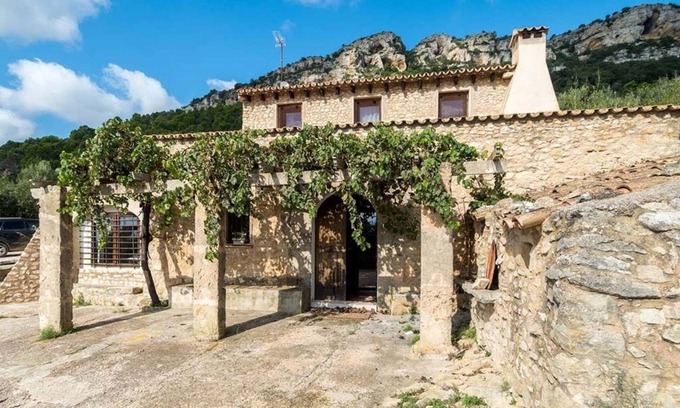 Son Antem House | Far from the Madding Crowd