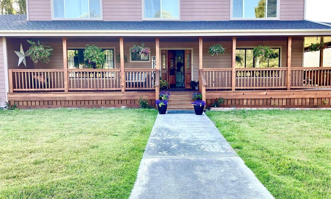 Klamath House | FARM HOUSE ON ACREAGE IN THE REDWOODS