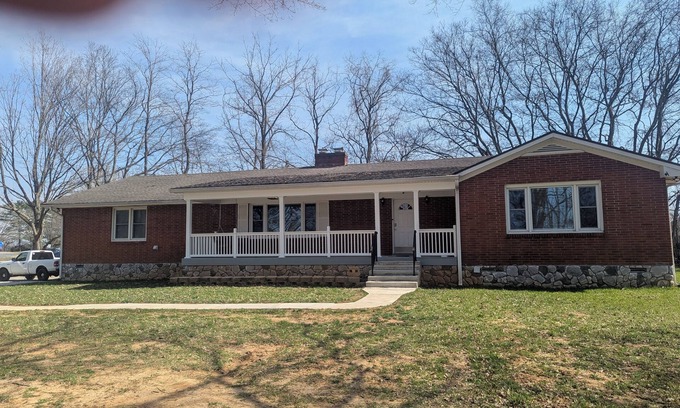 Bowling Green House | Farm View Retreat