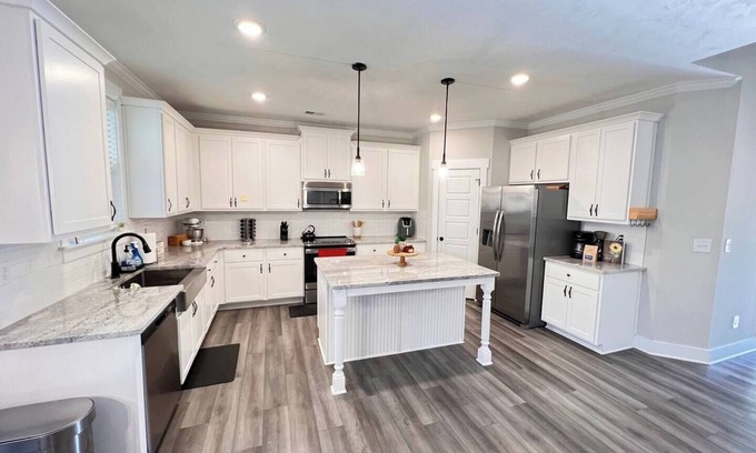 Grovetown House | Farmhouse 3BR/3.5B. 9 mi from Augusta National.