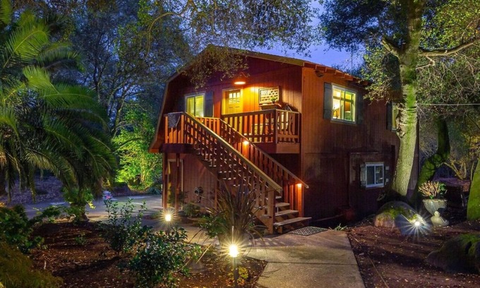 Loomis House | “Farmhouse Bungalow” Tranquil Countryside Getaway