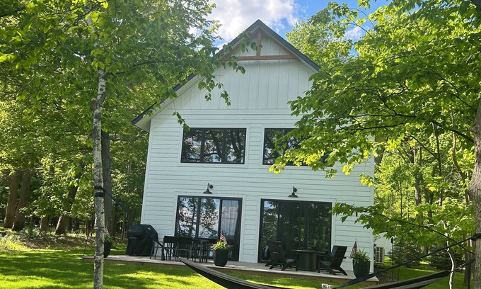 Crosslake Cabin | Farmhouse Cabin ON Lower Whitefish Lake with bunkroom