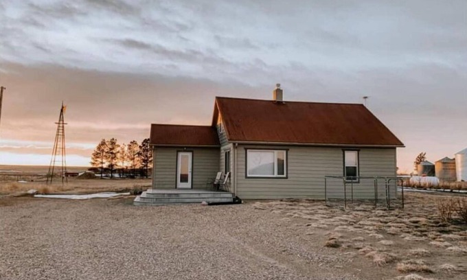 Hill County House | Farmhouse on Hi-Line near hunting and fishing enroute to Glacier National Park