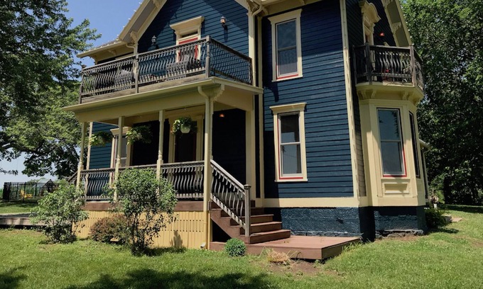 Fontana Bed & Breakfast | Farmstay outside of Kansas City