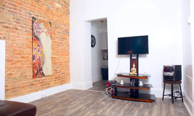 Downtown Baltimore House | Fast Wifi & Disinfected! Perfect for remote work!