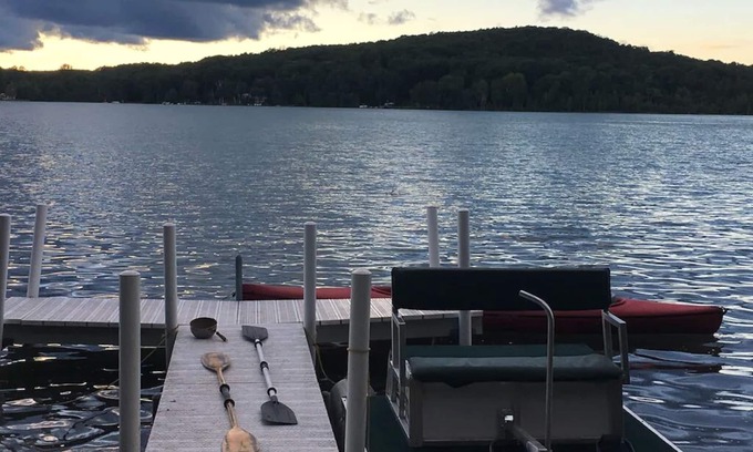 Vanderbilt Cottage | Felker's Cottage: Fall Adventures Await – Enjoy the Beauty of Huffman Lake this Autumn!