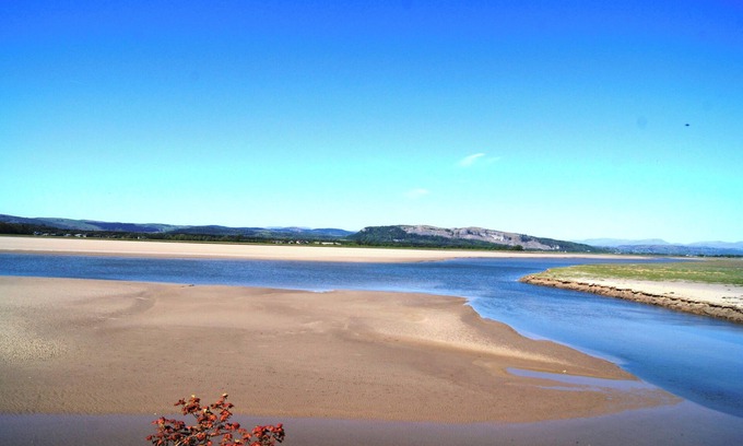 Sandside House | FELL END COTTAGE, family friendly, with pool in Milnthorpe