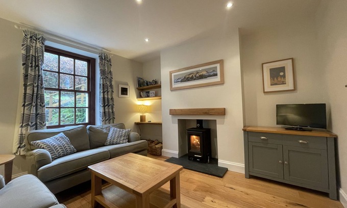 Portinscale Cottage | Fell View - sleeps 4 guests in 2 bedrooms
