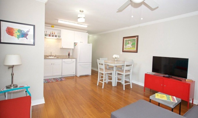 Duke Park House | Fenced-No Steps-Pets-DownTown-Fast Wi-fi-Super Kitchen