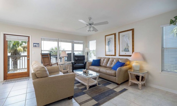 Cedar Key Condo | Fenimore Mill 6A - Open Gulf View, Pool & Hot Tub!