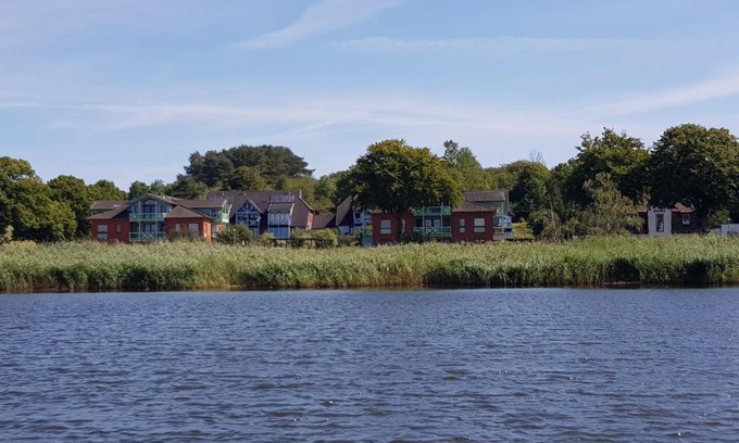 Neuensien Apartment | Ferienwohnung 2 im Haus am See mit Terrasse und Wintergarten