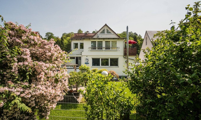 Derendingen Apartment | Ferienwohnung, 85qm mit 2 Schlafzimmer und Balkon für max. 5 Personen
