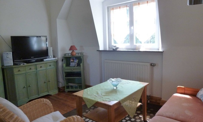 Garz/Rugen House | Ferienwohnung Gesindezimmer - Herrenhaus Poppelvitz