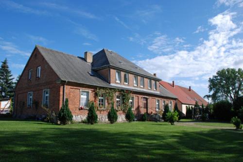 Gnies House | Ferienwohnungen im Gutshaus Gnies