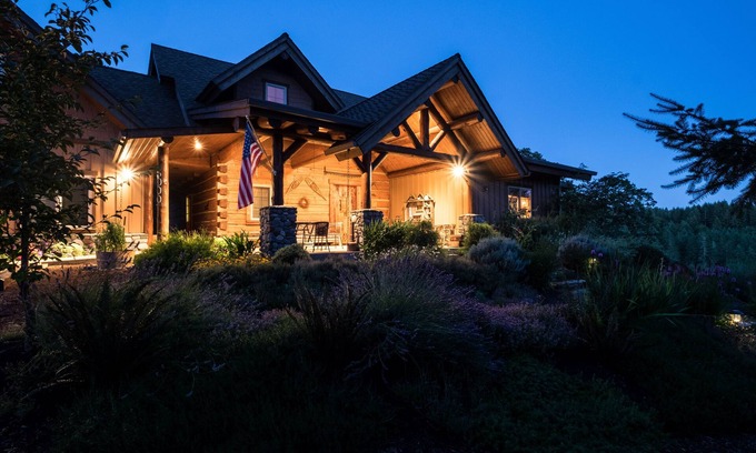 Monmouth House | Fern Hill Lodge - Luxury Log Retreat with Fishing Pond in Oregon Wine Country