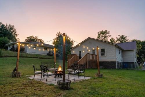 Lookout Valley Neighborhood Association House | Fern Landing - Peaceful, spacious, modern, firepit