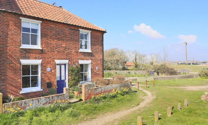 Walberswick House | Ferry Knoll - Three Bedroom House, Sleeps 5
