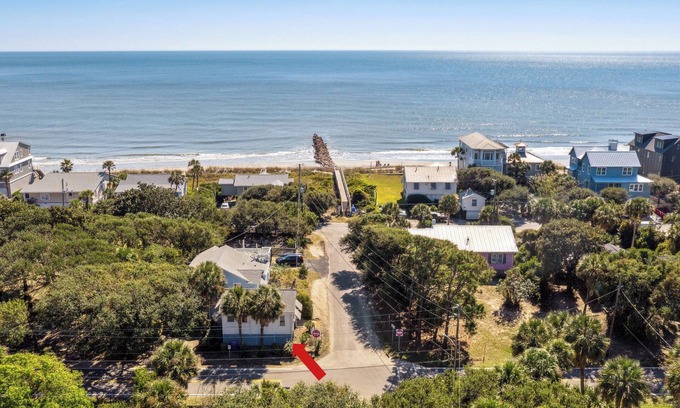 Folly Beach House | Fiddler Crab! Quaint Ocean View Cottage for Couples' Getaway or some "Me" Time