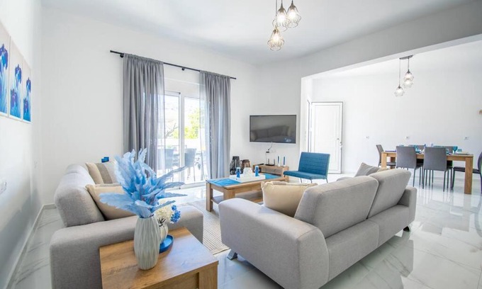 Archangelos House | Fileo Family and Friends Living