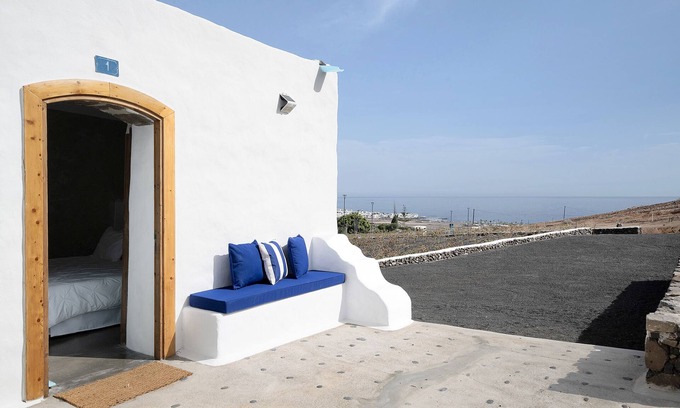 Tabayesco Villa | 'Finca Petite Vineyard' with Mountain View, Private Terrace and Wi-Fi