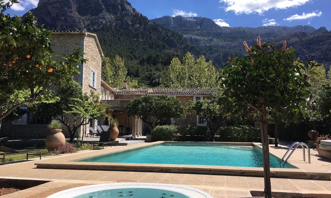 Biniaraix House | Finca with large pool, jacuzzi, and new fully lit "hybrid" clay tennis court.