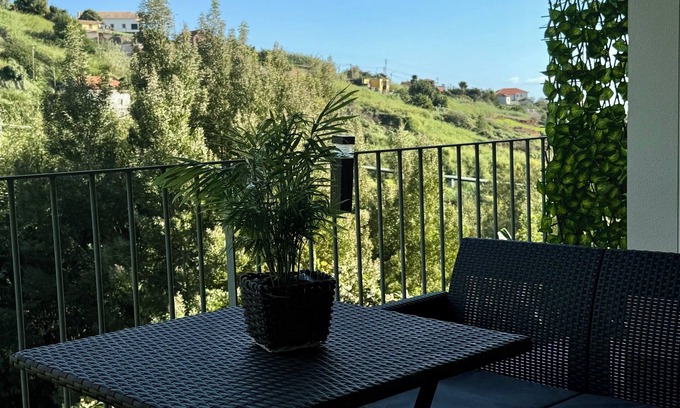 Calheta House | Find yourself surrounded by the serenity of nature, but very close to services.