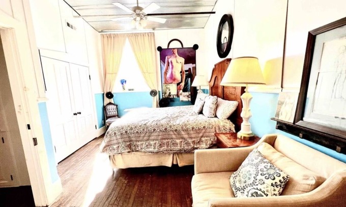 Ferdinand Apartment | Fine Furniture Factory Luxury 2 Bedroom Apartment - 15 minutes to Holiday World!