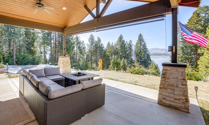 Lake Almanor Country Club House | Fire Pit and Views Serene Lake Almanor Retreat