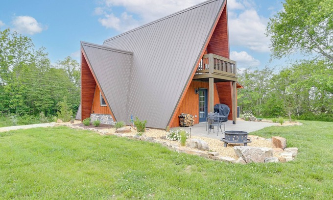 Idlewild Cabin | Fire Pit, Grill & On-Site Pond: Kenton Cabin