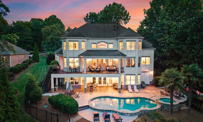 Denver House | Firefly Cove by SoCharm | Luxury home w/Pool & Hot Tub & NEW Game Room | Sleeps 16