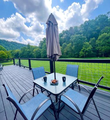 Sevierville House | Firefly Fields 2-Acres With Guest House, Game Room, Mountain & River Views
