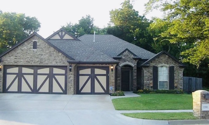 Yukon House | Firefly Flair, relaxing home on a quiet greenbelt full of nice amenities.